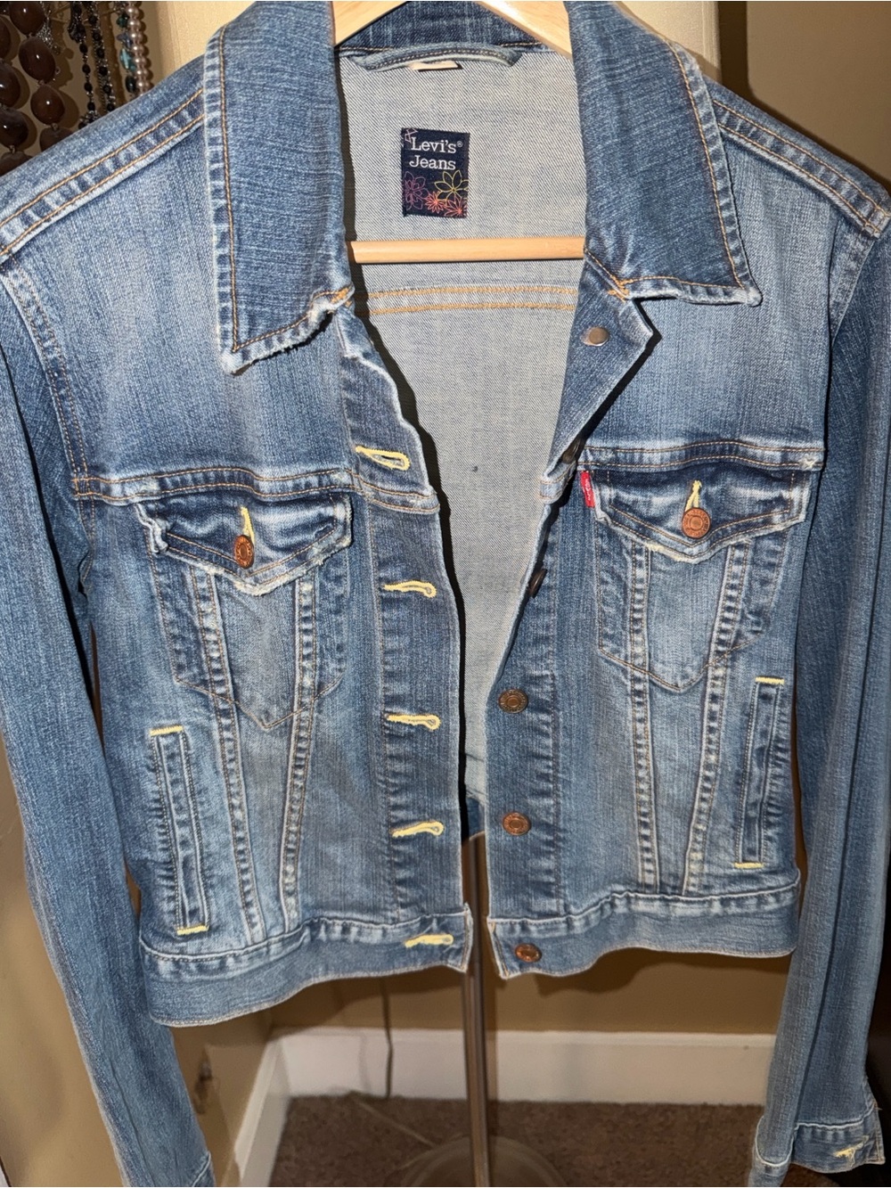 Levi’s Vintage Y2K Denim Womens Trucker Jacket Light/Med Wash Flower Tag SM/Med